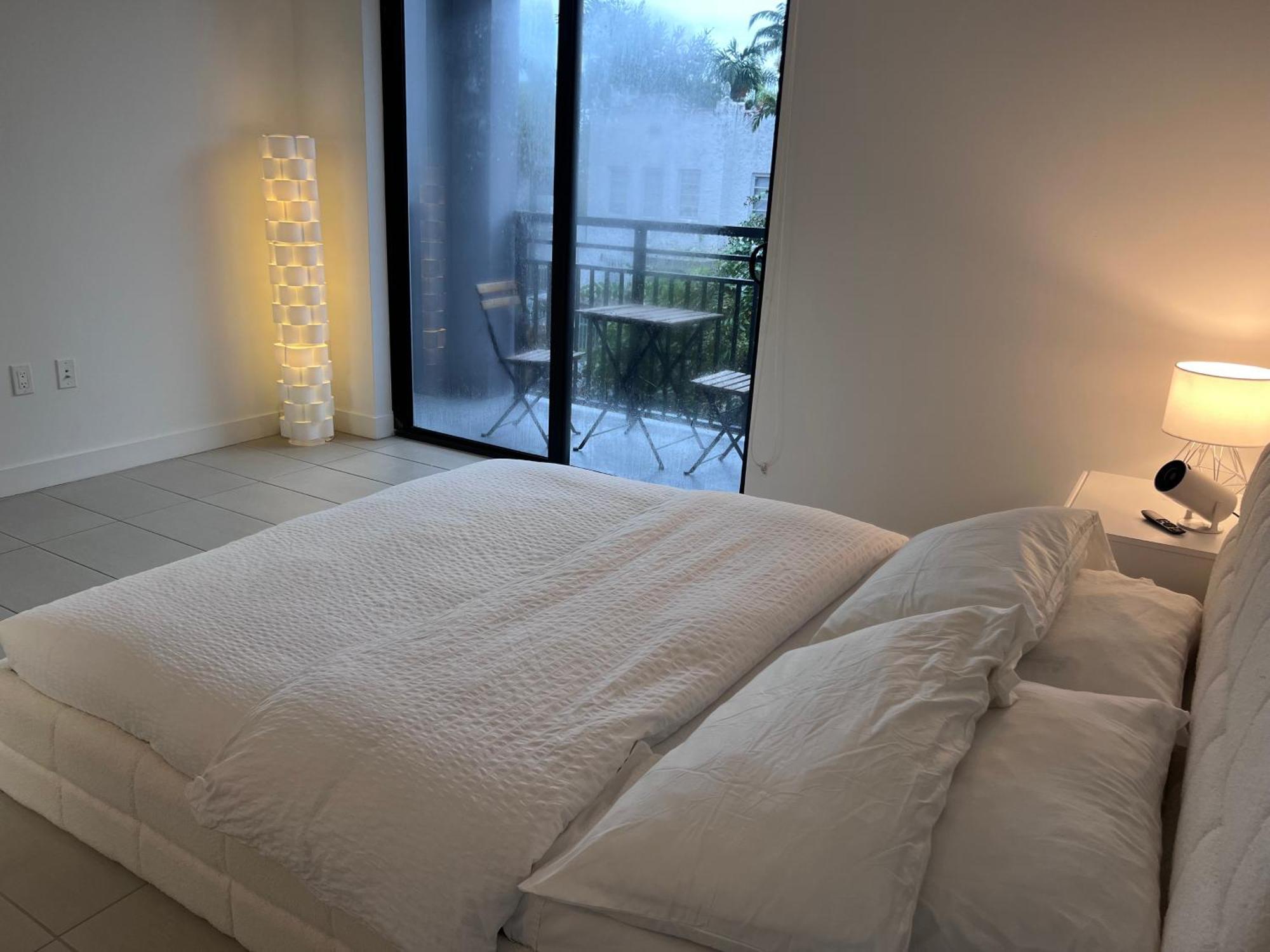 Master Bed Room In Calle Ocho Miami Exterior photo