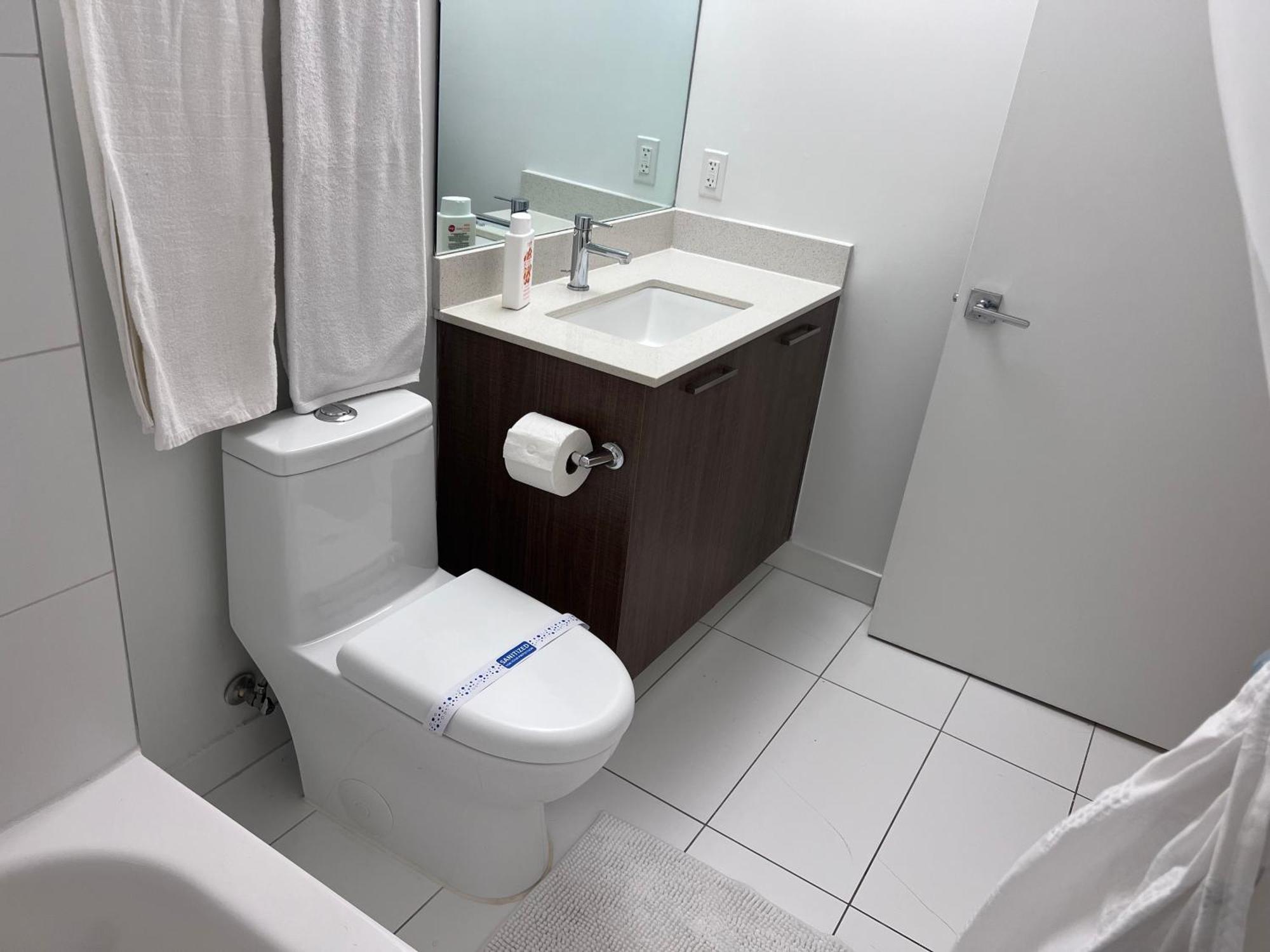 Master Bed Room In Calle Ocho Miami Exterior photo