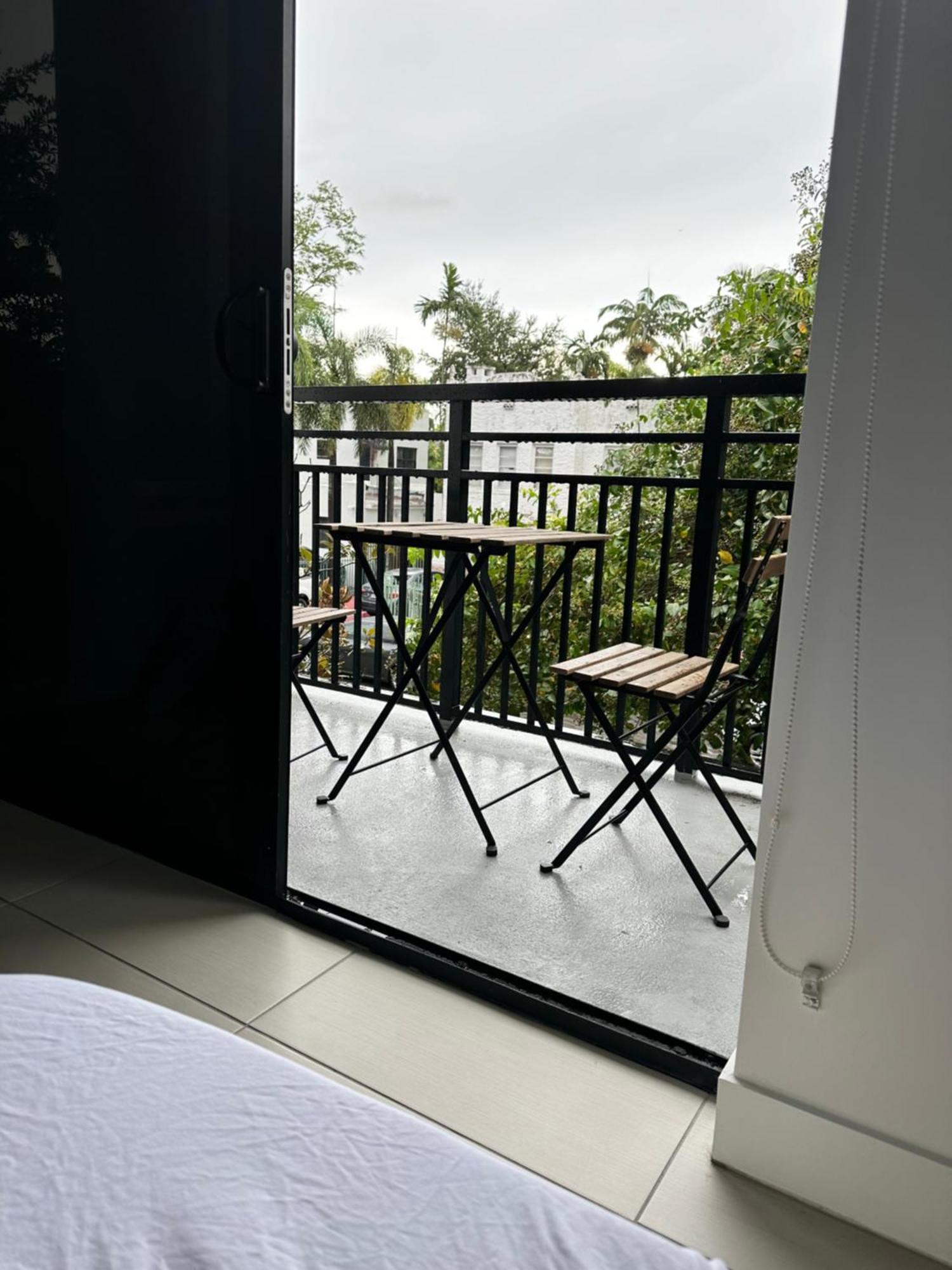 Master Bed Room In Calle Ocho Miami Exterior photo